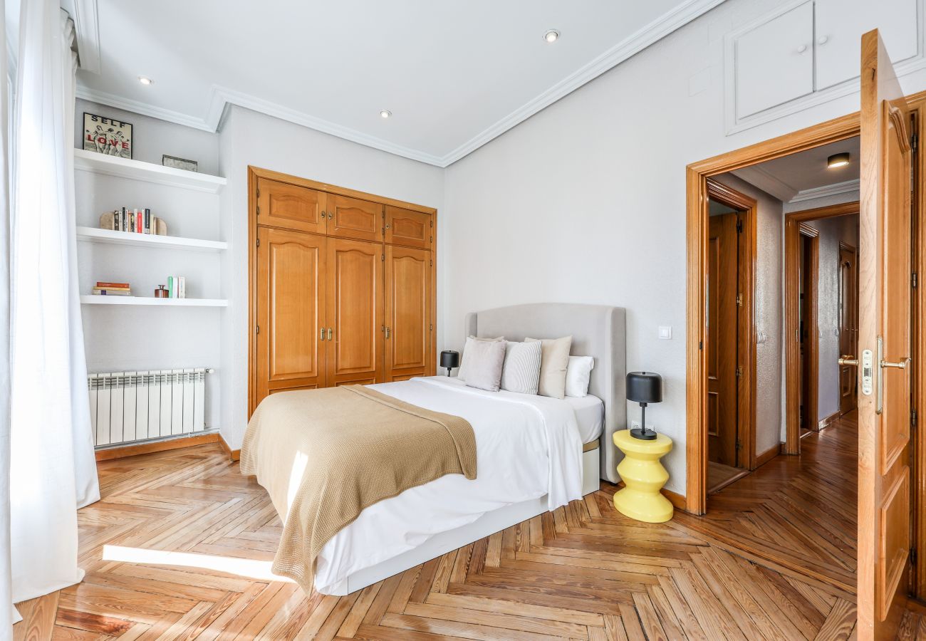 Aparthotel in Madrid - Impressive apartment in the center of Madrid 
