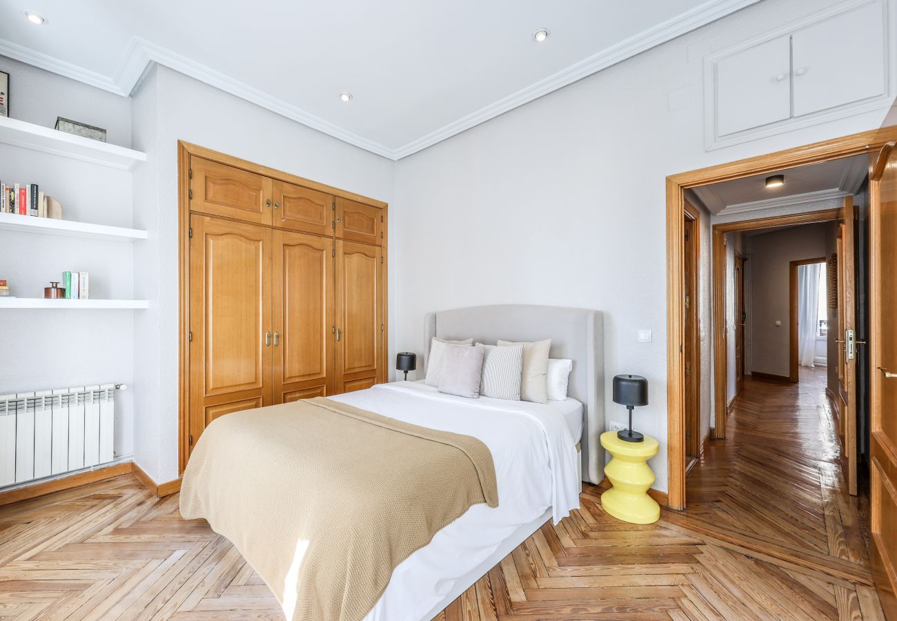 Aparthotel in Madrid - Impressive apartment in the center of Madrid 