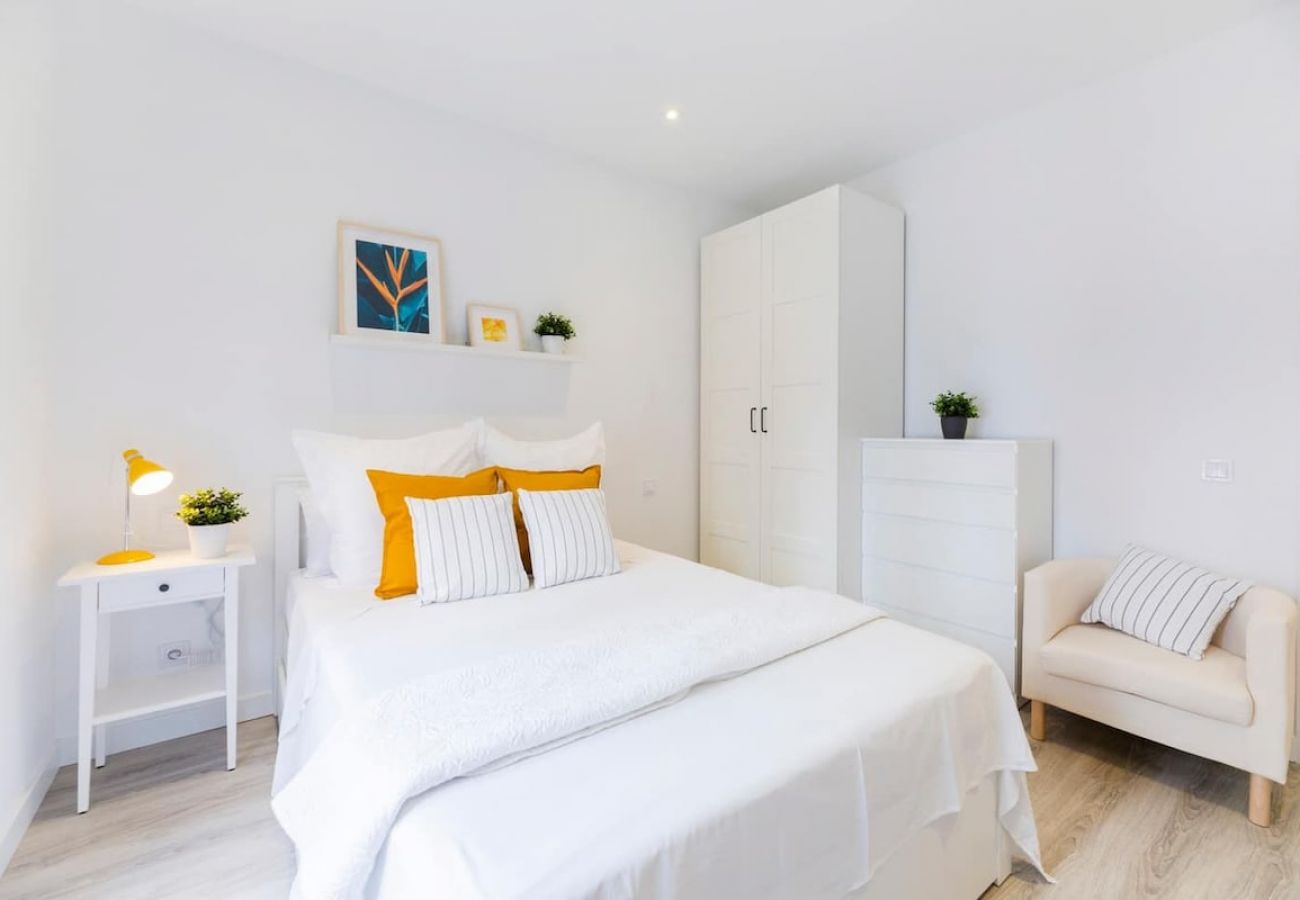 Aparthotel in Madrid - Incredible Quadruple Apartment in Atocha 1B 