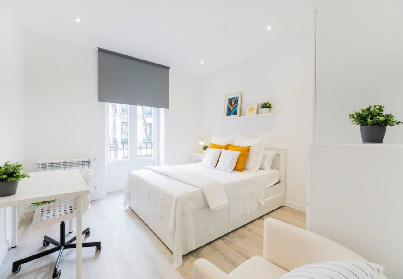 Aparthotel in Madrid - Incredible Quadruple Apartment in Atocha 1B 