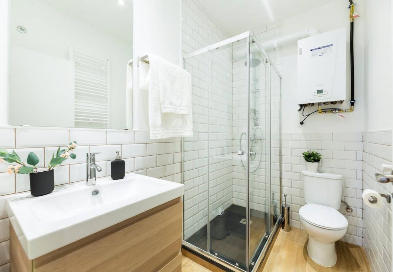 Aparthotel in Madrid - Incredible Quadruple Apartment in Atocha 1B 