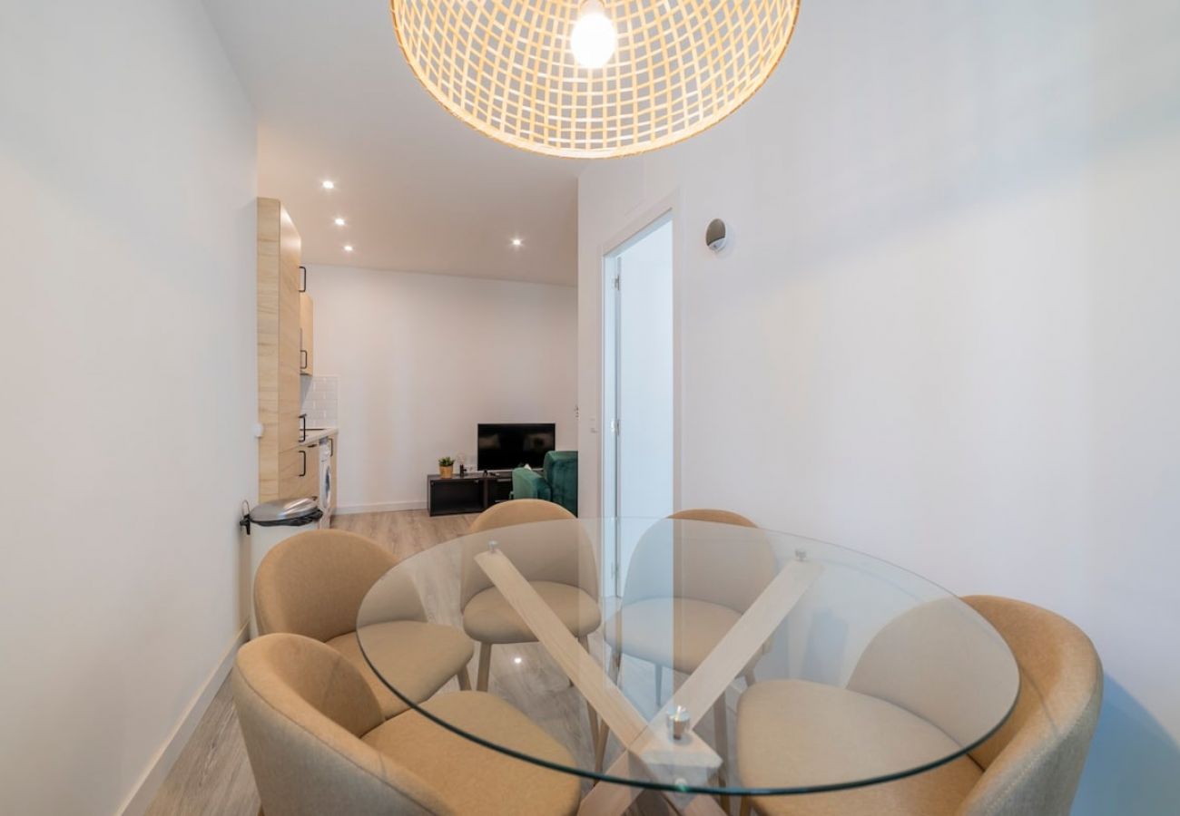 Aparthotel in Madrid - Incredible triple apartment in Atocha, 1A 