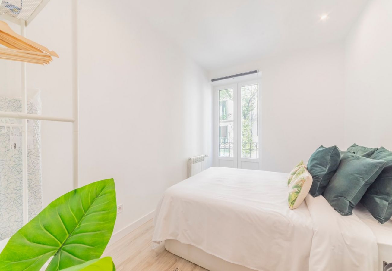 Aparthotel in Madrid - Incredible triple apartment in Atocha, 1A 
