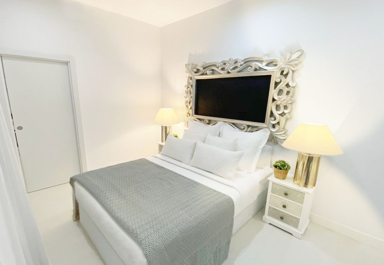 Aparthotel in Madrid - Design apartment in Plaza Mayor 2D 