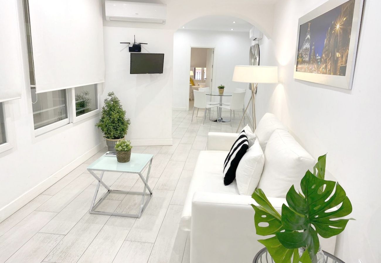 Aparthotel in Madrid - Design apartment in Plaza Mayor 2D 