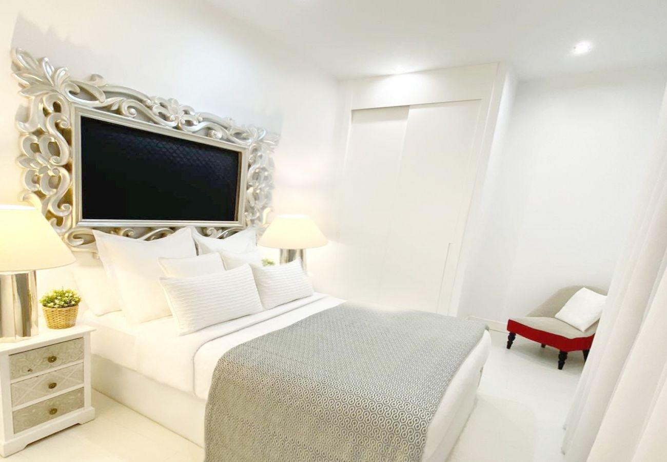 Aparthotel in Madrid - Design apartment in Plaza Mayor 2D 