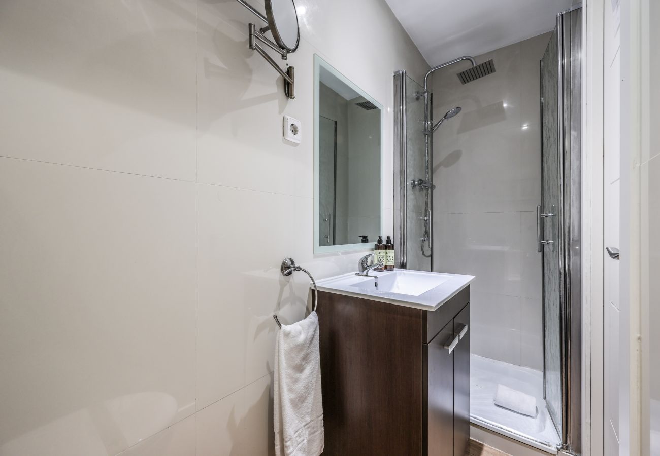 Aparthotel in Madrid - Loft Gran Via - 5º No Elevator- SB1