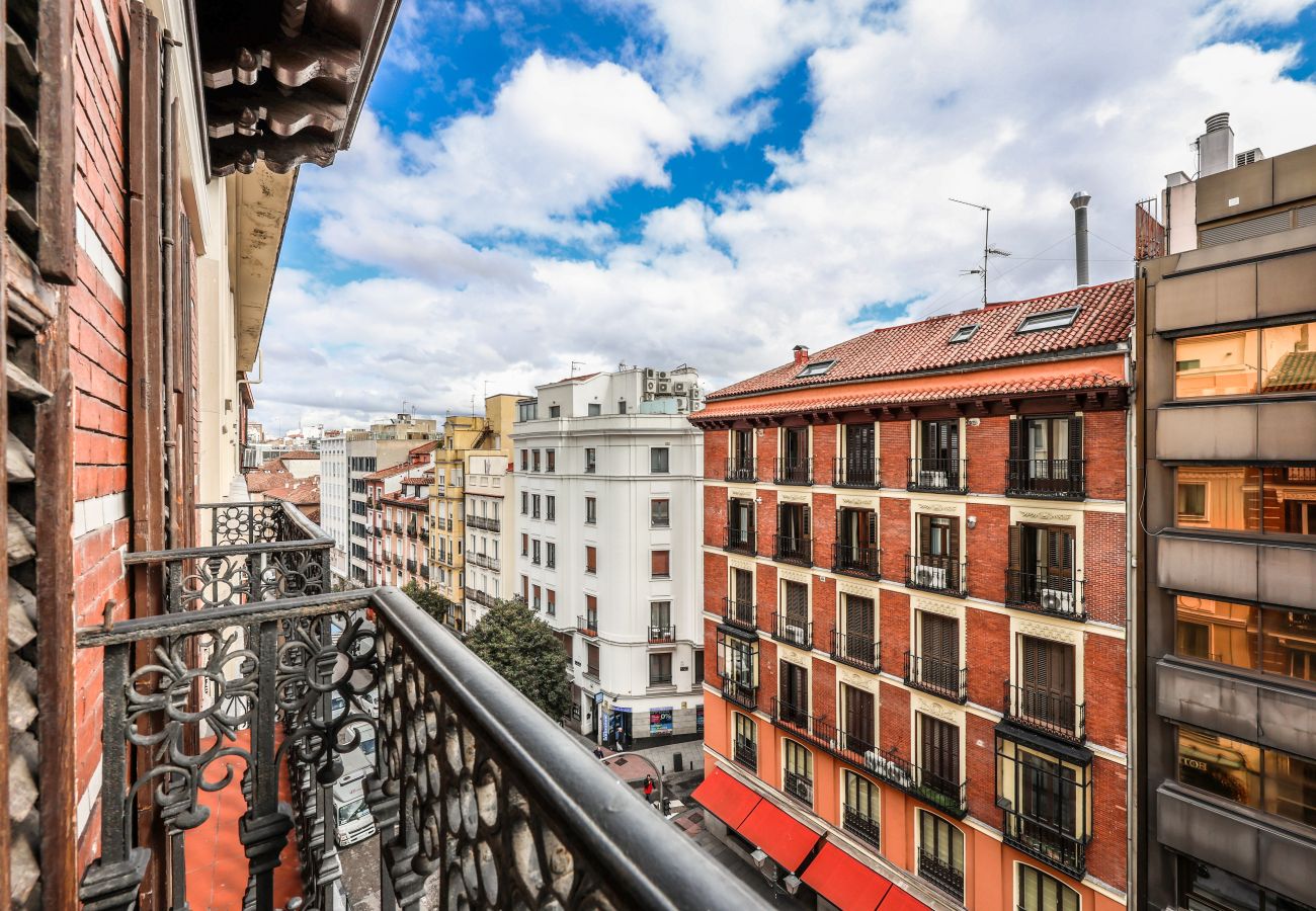 Aparthotel in Madrid - Loft Gran Via - 5º No Elevator- SB1