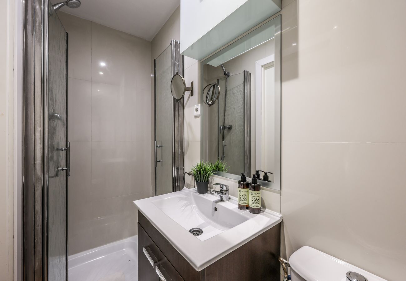 Aparthotel in Madrid - Loft in Gran Via - 5º No Elevator-SB2