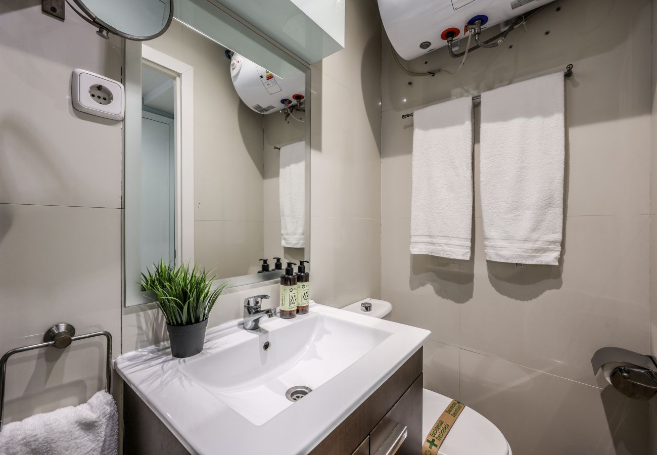 Aparthotel in Madrid - Loft in Gran Via - 5º No Elevator-SB2