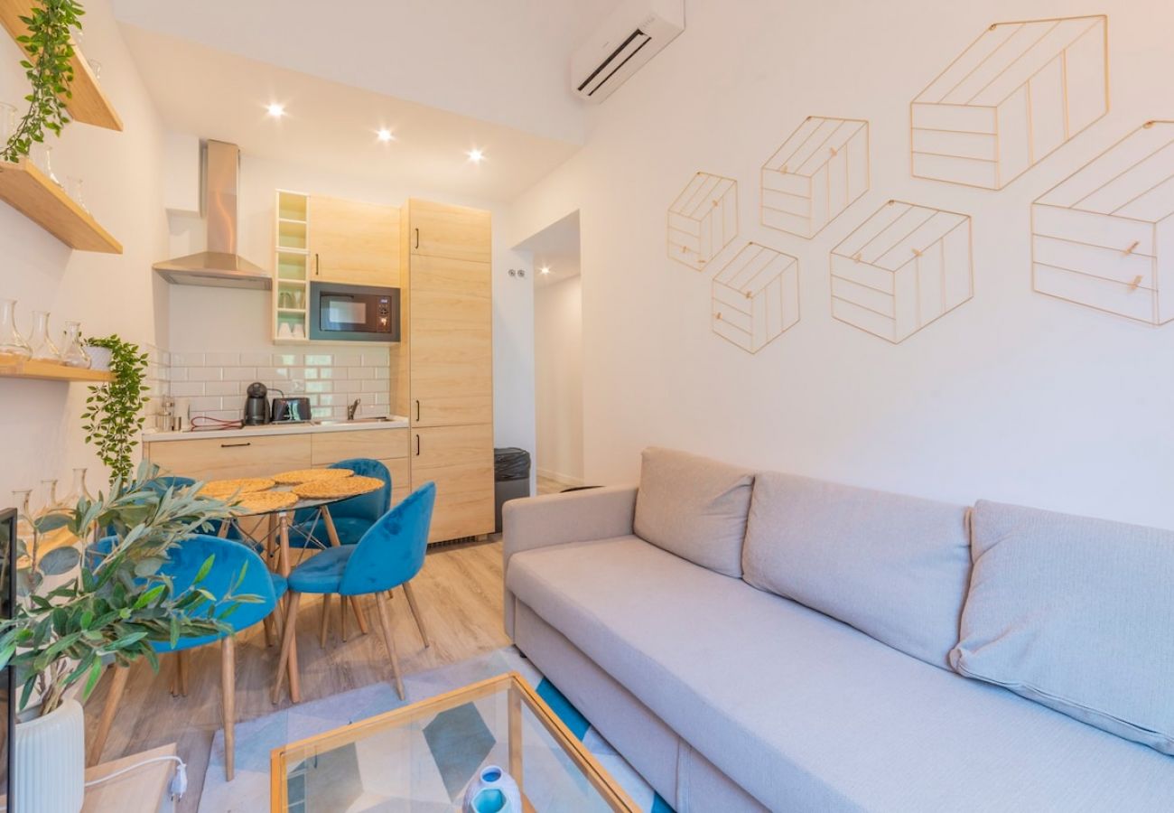 Aparthotel in Madrid - Incredible Quadruple Apartment in Atocha, 4C 