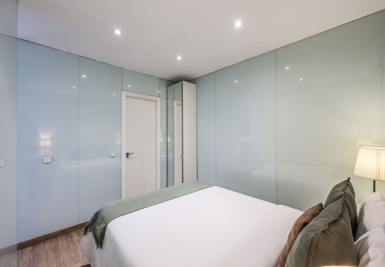 Aparthotel in Madrid - Loft in Gran Via - 5º No Elevator- SB4