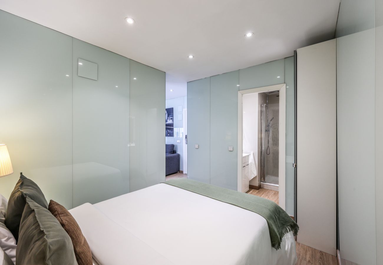 Aparthotel in Madrid - Loft in Gran Via - 5º No Elevator- SB4