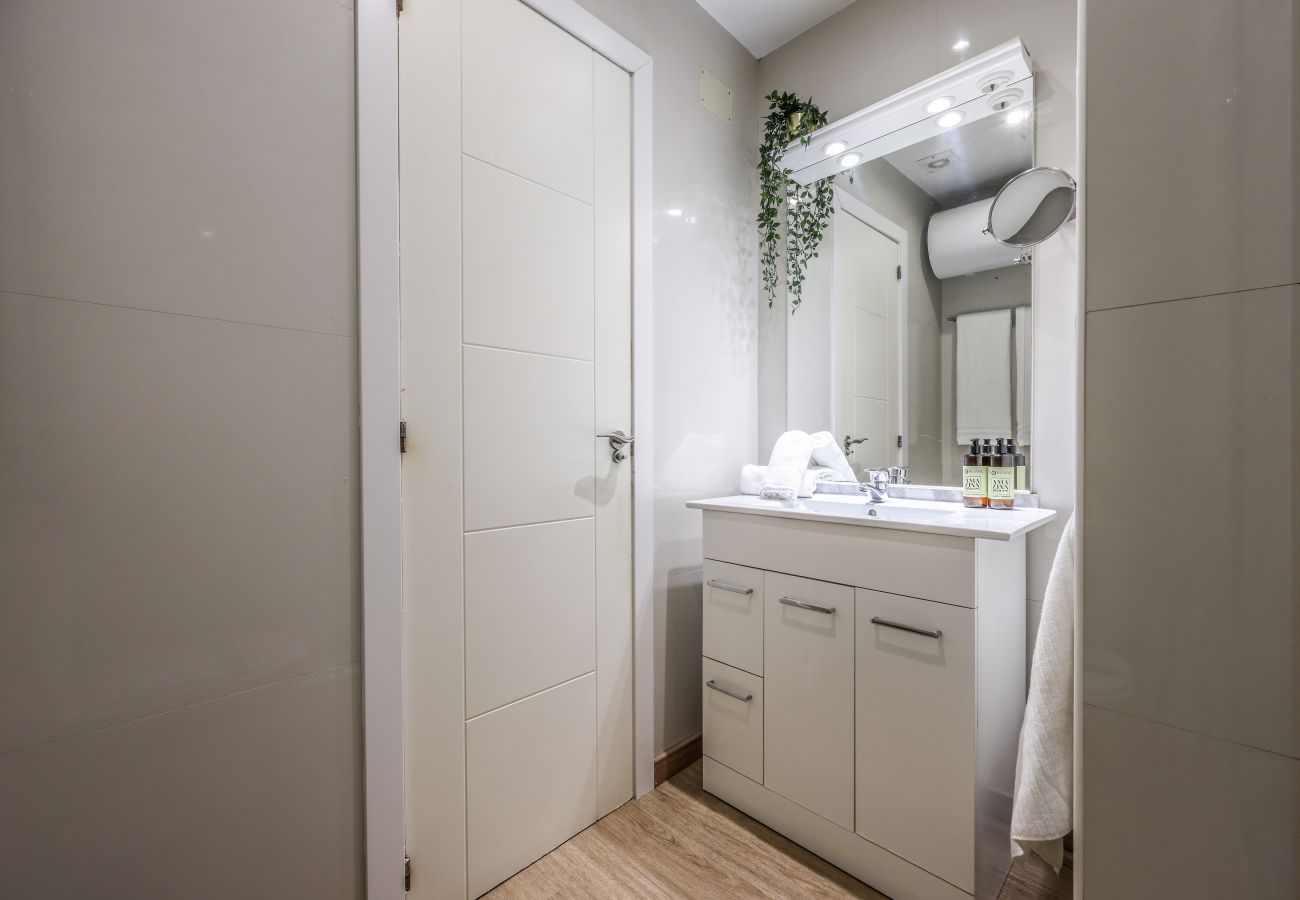 Aparthotel in Madrid - Loft in Gran Via - 5º No Elevator- SB4