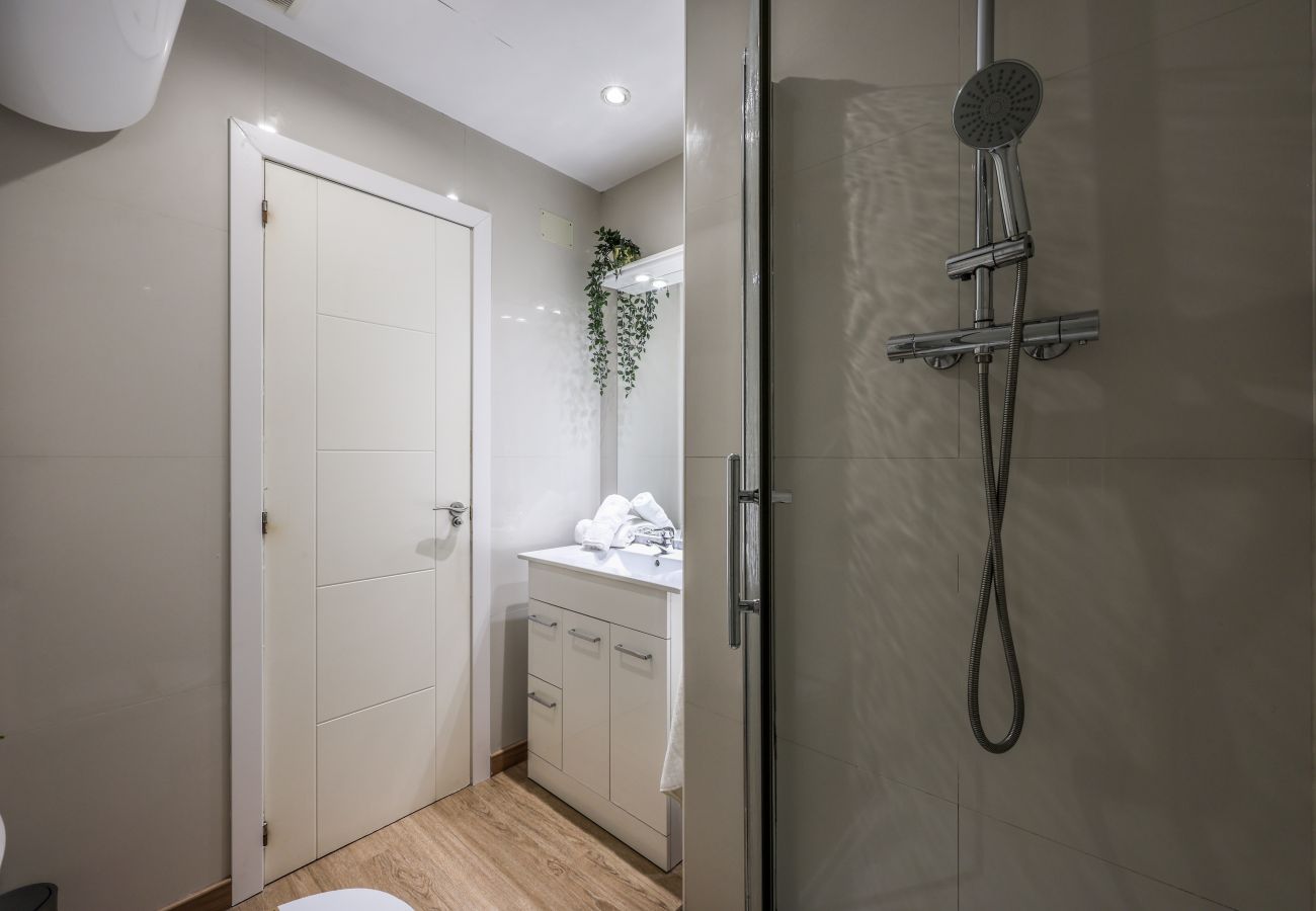 Aparthotel in Madrid - Loft in Gran Via - 5º No Elevator- SB4