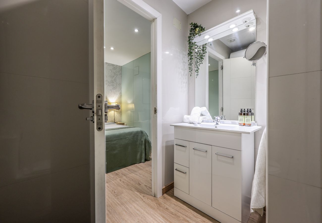 Aparthotel in Madrid - Loft in Gran Via - 5º No Elevator- SB4