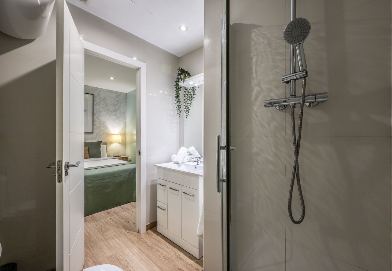 Aparthotel in Madrid - Loft in Gran Via - 5º No Elevator- SB4