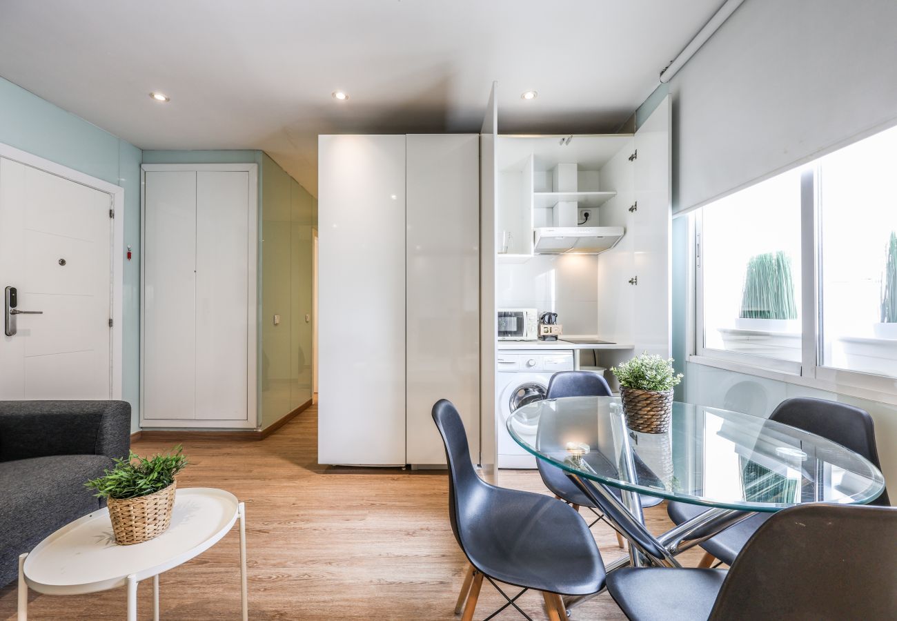 Aparthotel in Madrid - Loft in Gran Via - 5º No Elevator- SB4