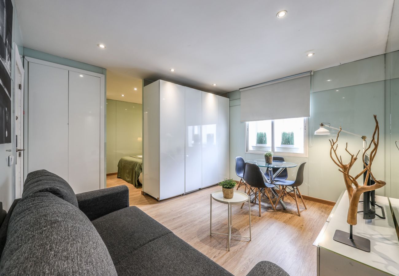 Aparthotel in Madrid - Loft in Gran Via - 5º No Elevator- SB4