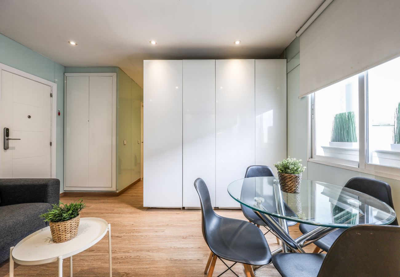 Aparthotel in Madrid - Loft in Gran Via - 5º No Elevator- SB4