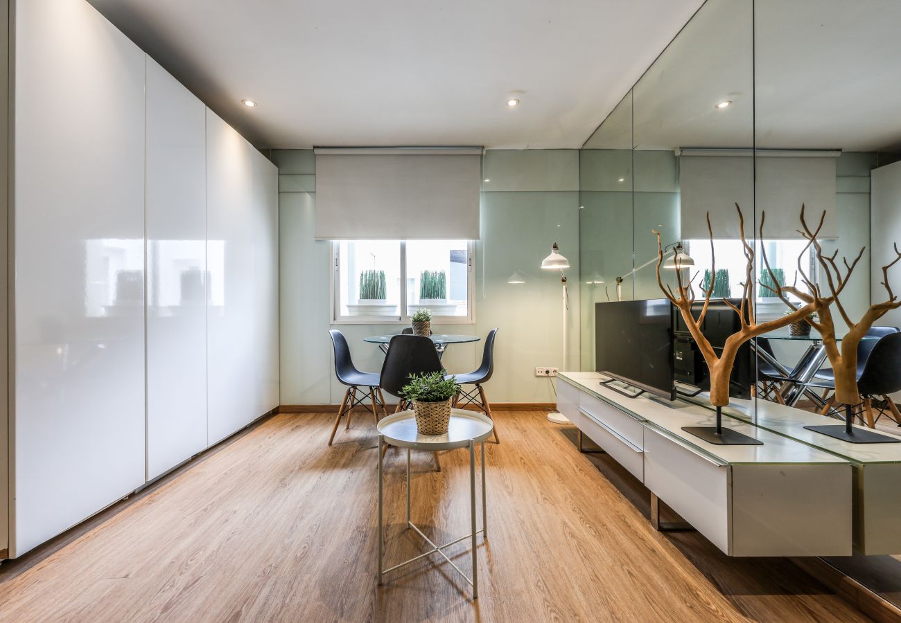 Aparthotel in Madrid - Loft in Gran Via - 5º No Elevator- SB4