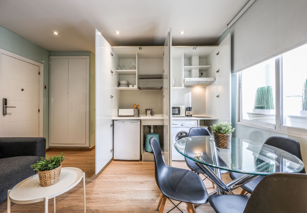 Aparthotel in Madrid - Loft in Gran Via - 5º No Elevator- SB4