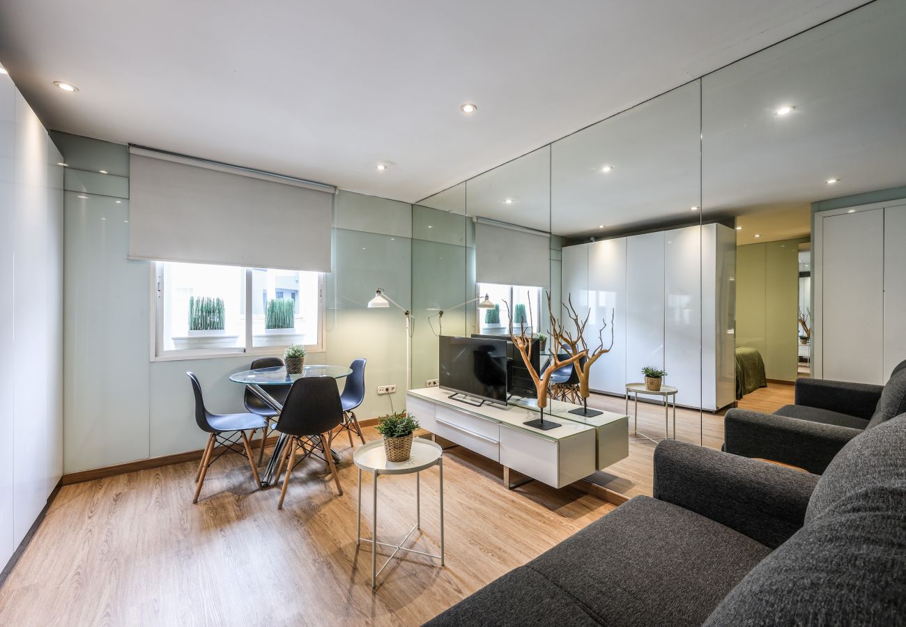 Aparthotel in Madrid - Loft in Gran Via - 5º No Elevator- SB4