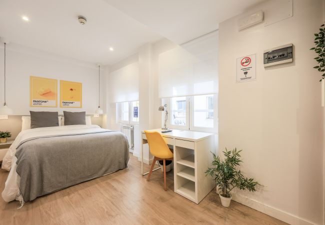 Rent by room in Madrid - Blasco de Garay, double room with gym 112 