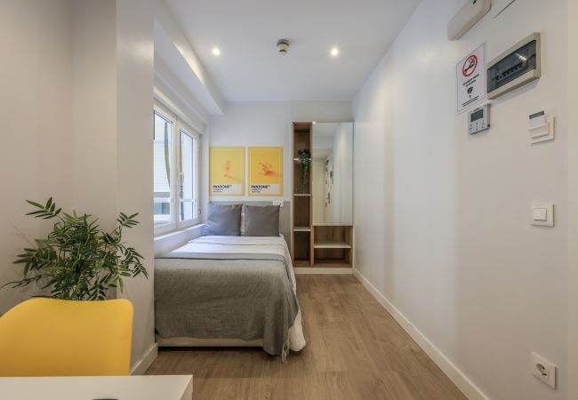 Rent by room in Madrid - Blasco de Garay, double room with gym 114 