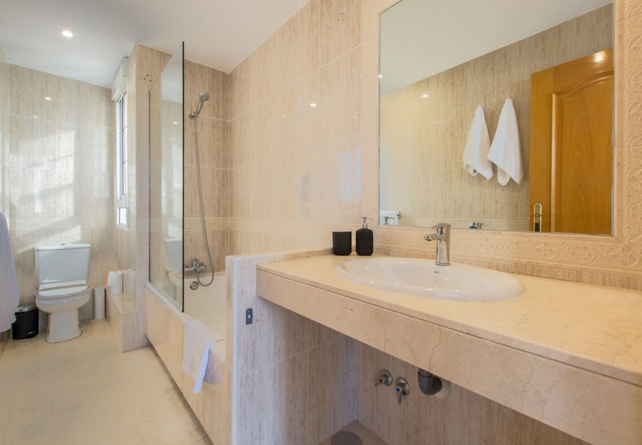 Aparthotel in Madrid - Impressive penthouse in the center of Madrid 