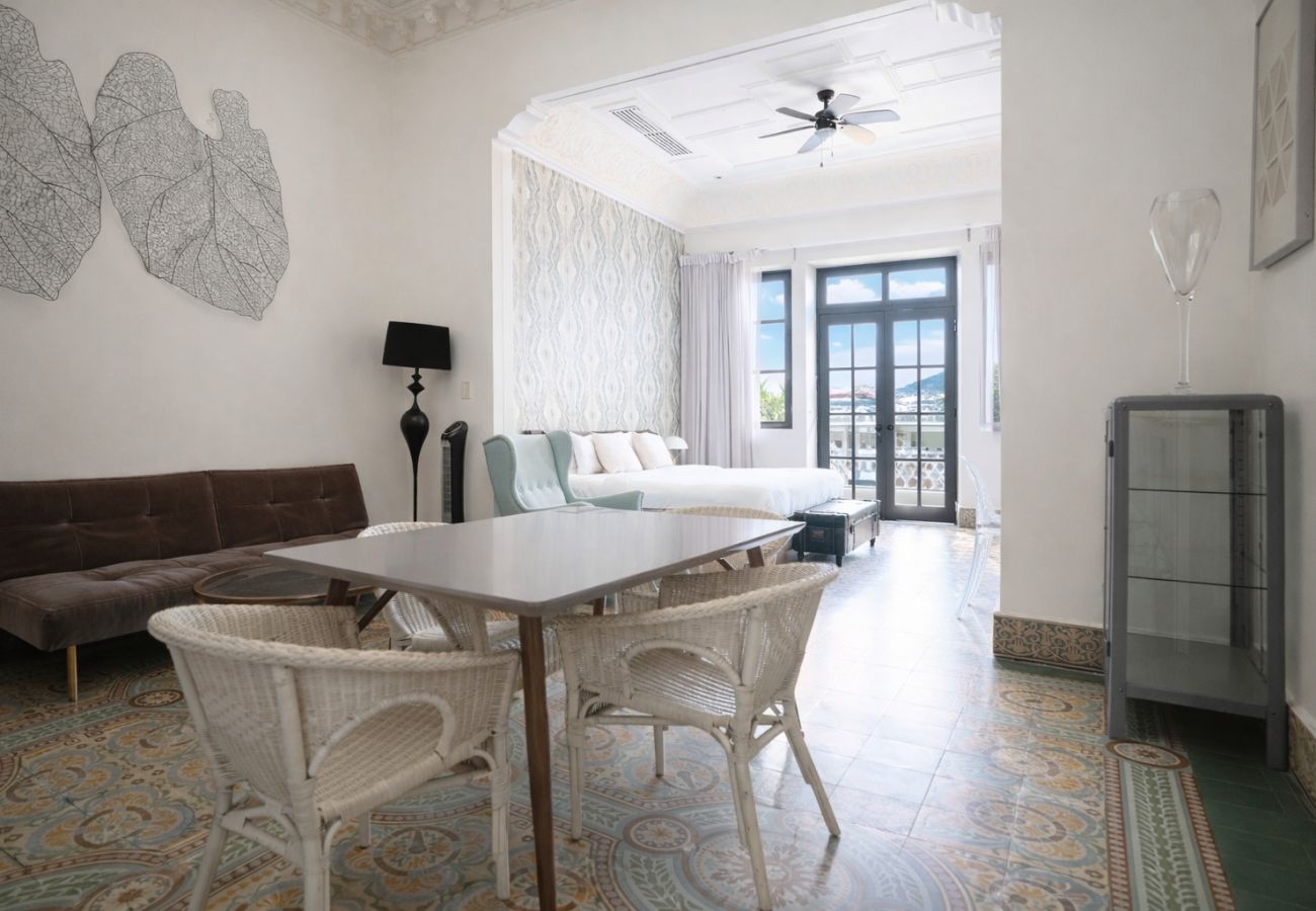 Studio in Ciudad de Panamá - Renovated Apartment with Balcony in Casco Viejo M8
