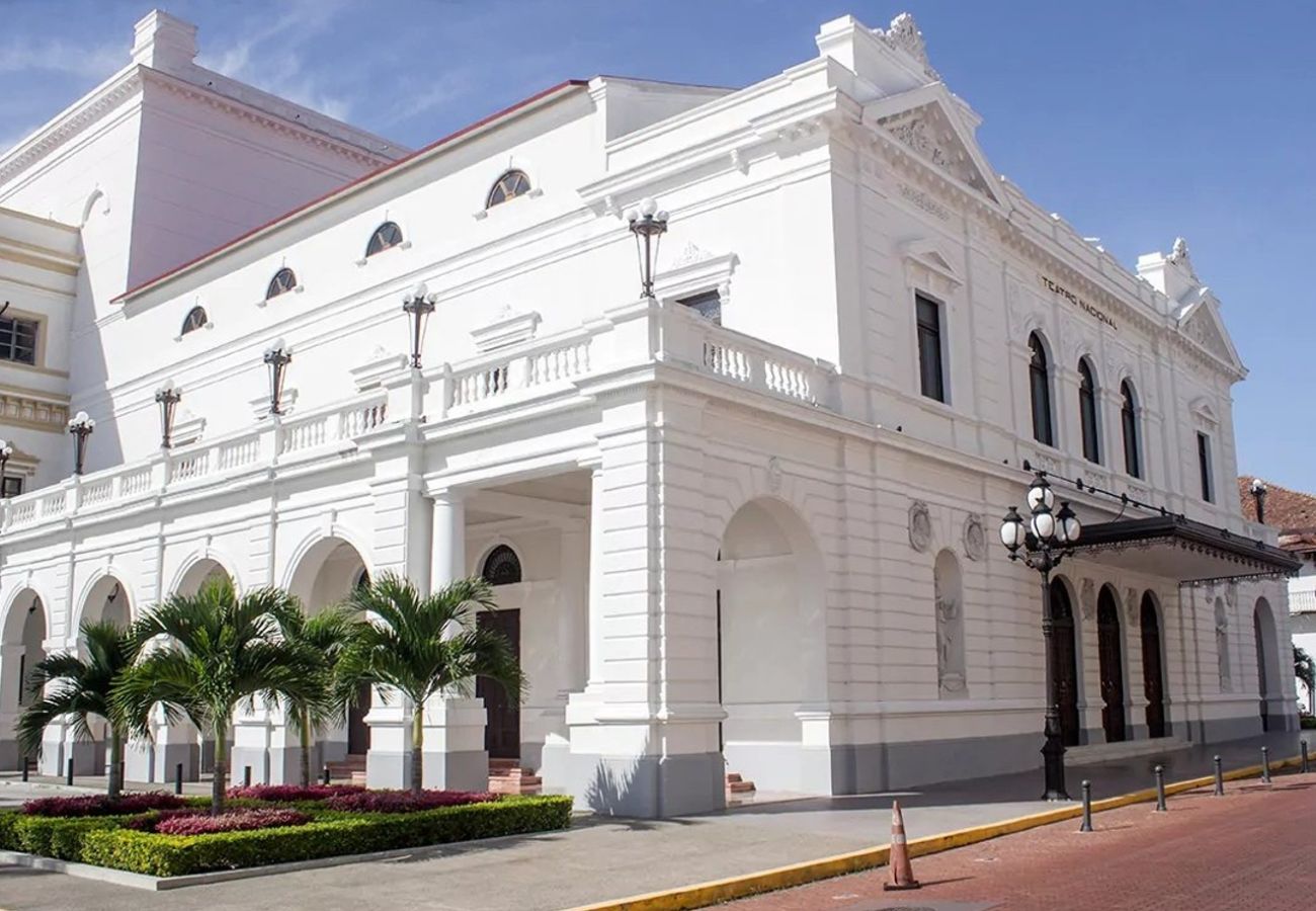 Apartment in Ciudad de Panamá - 3BR with Pool and Views of the National Theater D4