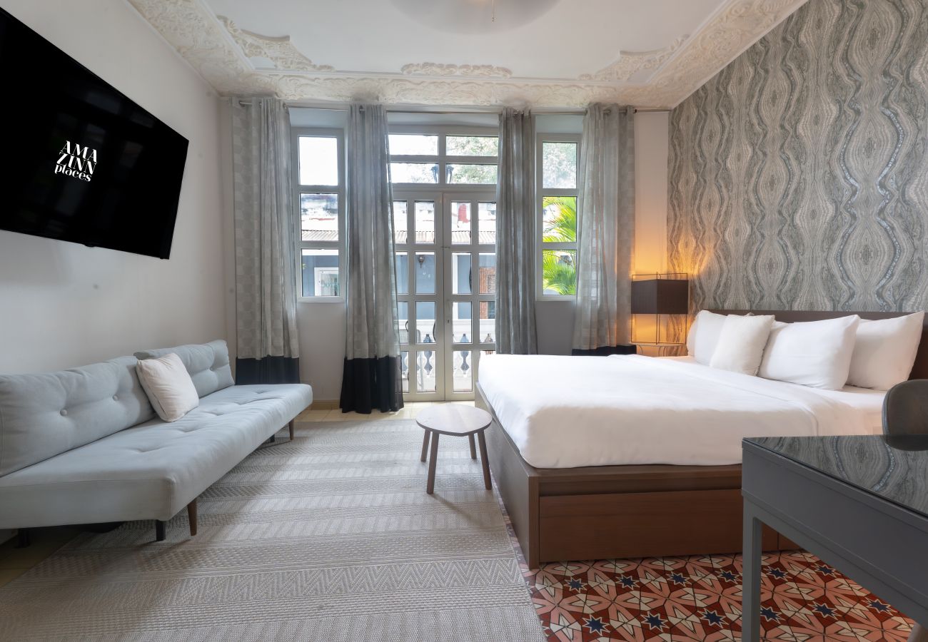 Studio in Ciudad de Panamá - Central Apartment with Balcony | Casco Viejo | M1
