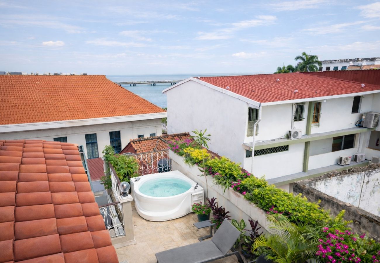 Studio in Ciudad de Panamá - Central Apartment with Balcony | Casco Viejo | M1