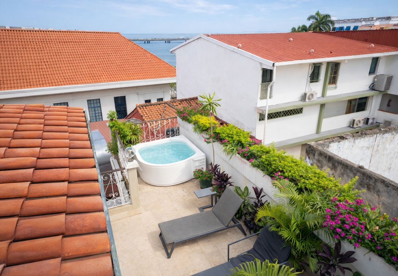 Studio in Ciudad de Panamá - Cozy Apartment with Terrace | Casco Viejo | M6