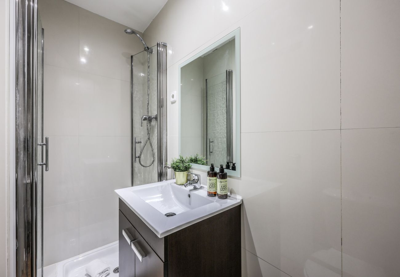 Aparthotel in Madrid - Loft in Gran Via -5º No Elevator-SB3