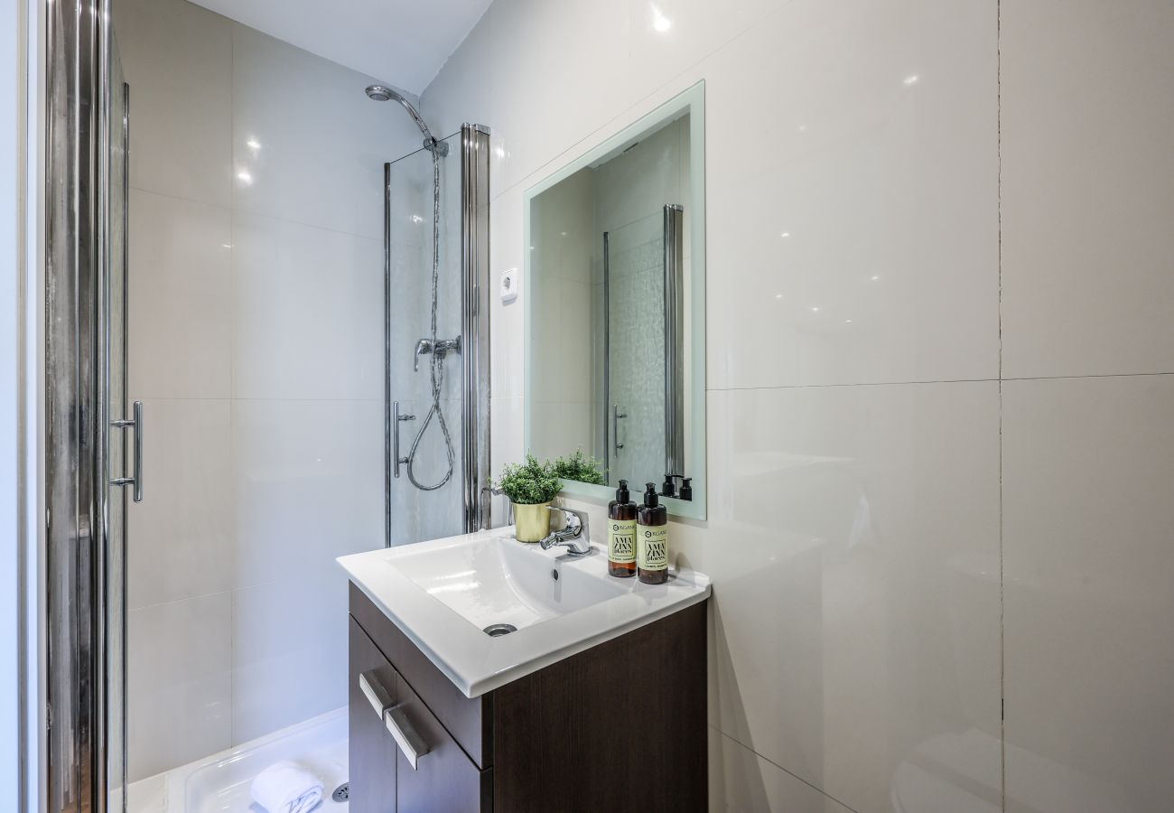 Aparthotel in Madrid - Loft in Gran Via -5º No Elevator-SB3