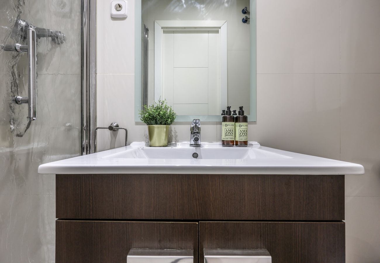 Aparthotel in Madrid - Loft in Gran Via -5º No Elevator-SB3