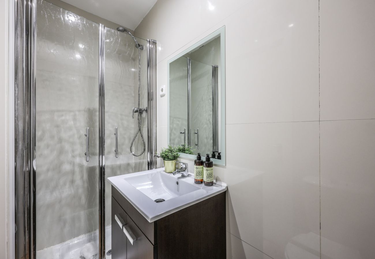 Aparthotel in Madrid - Loft in Gran Via -5º No Elevator-SB3