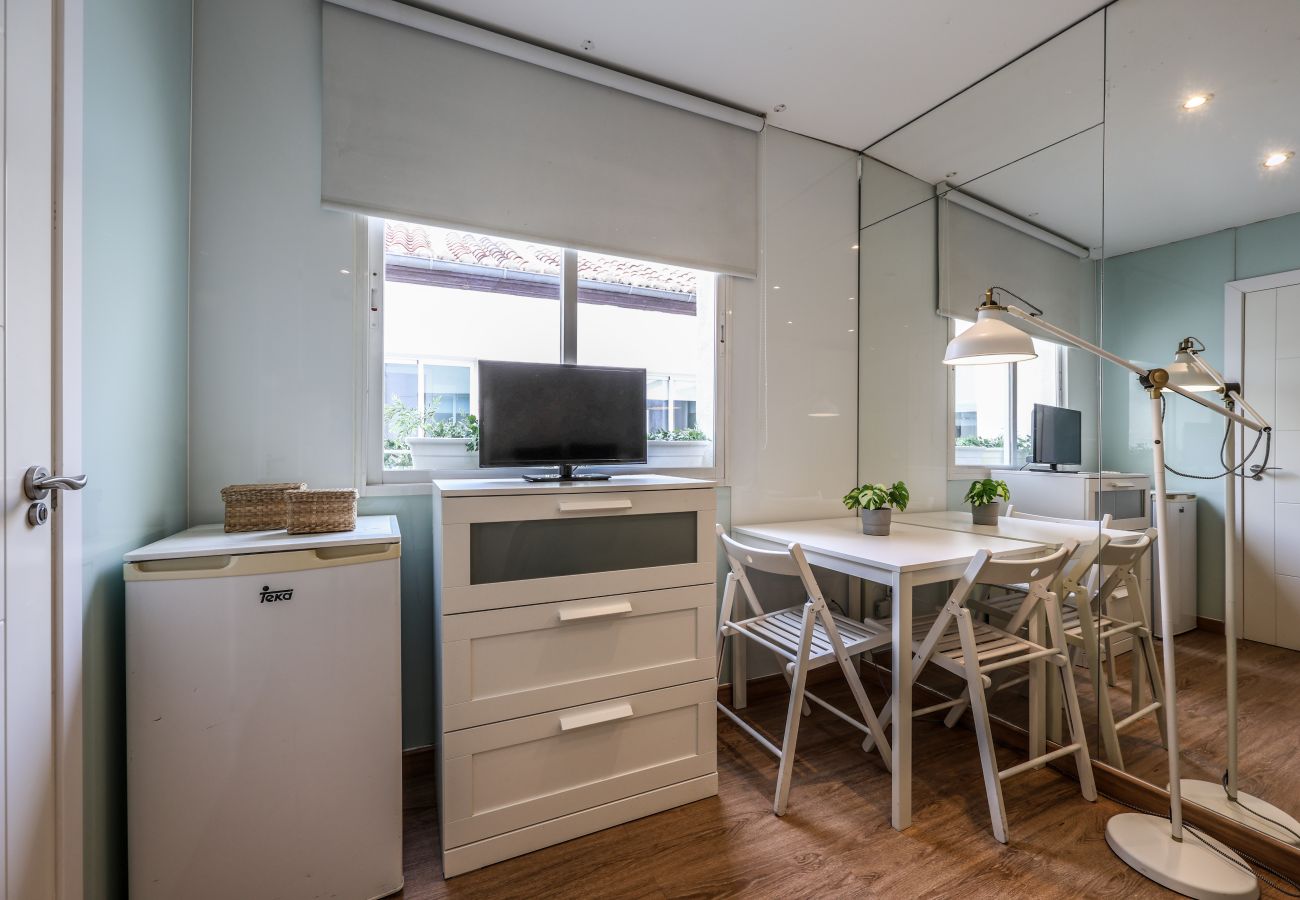 Aparthotel in Madrid - Loft in Gran Via -5º No Elevator-SB3