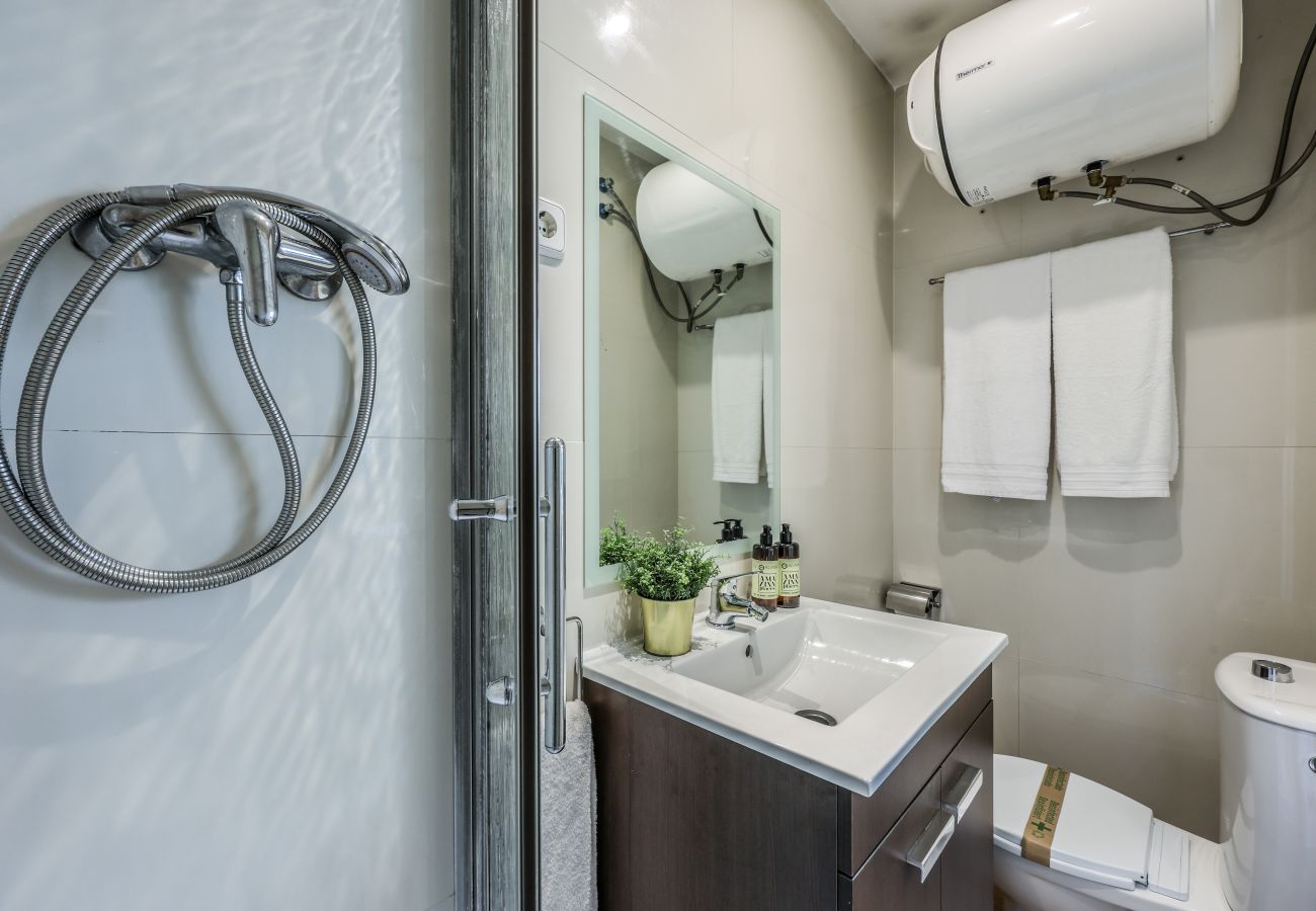 Aparthotel in Madrid - Loft in Gran Via -5º No Elevator-SB3