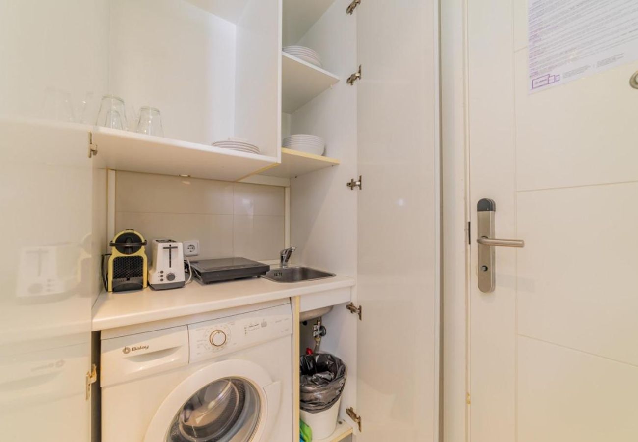 Aparthotel in Madrid - Loft in Gran Via -5º No Elevator-SB3