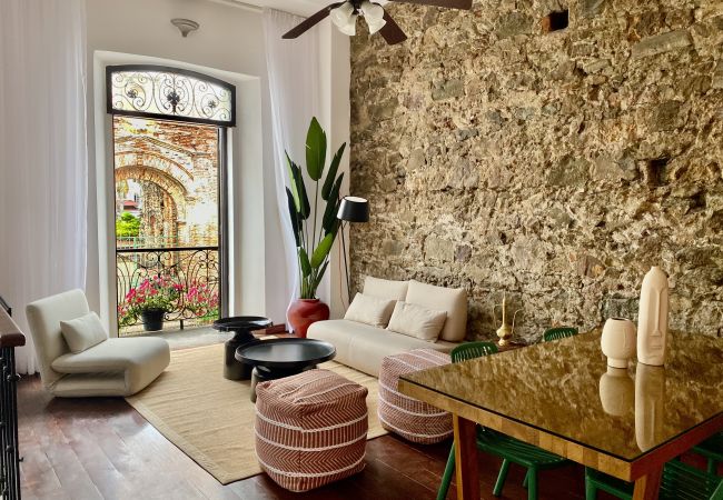 Apartment in Ciudad de Panamá - Iconic double apartment with billar in front of the Arco Chato ruins  and pool 