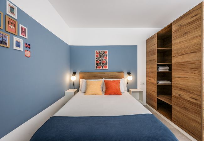 Aparthotel in Valencia - New studio 5 minutes walking to beach 1B