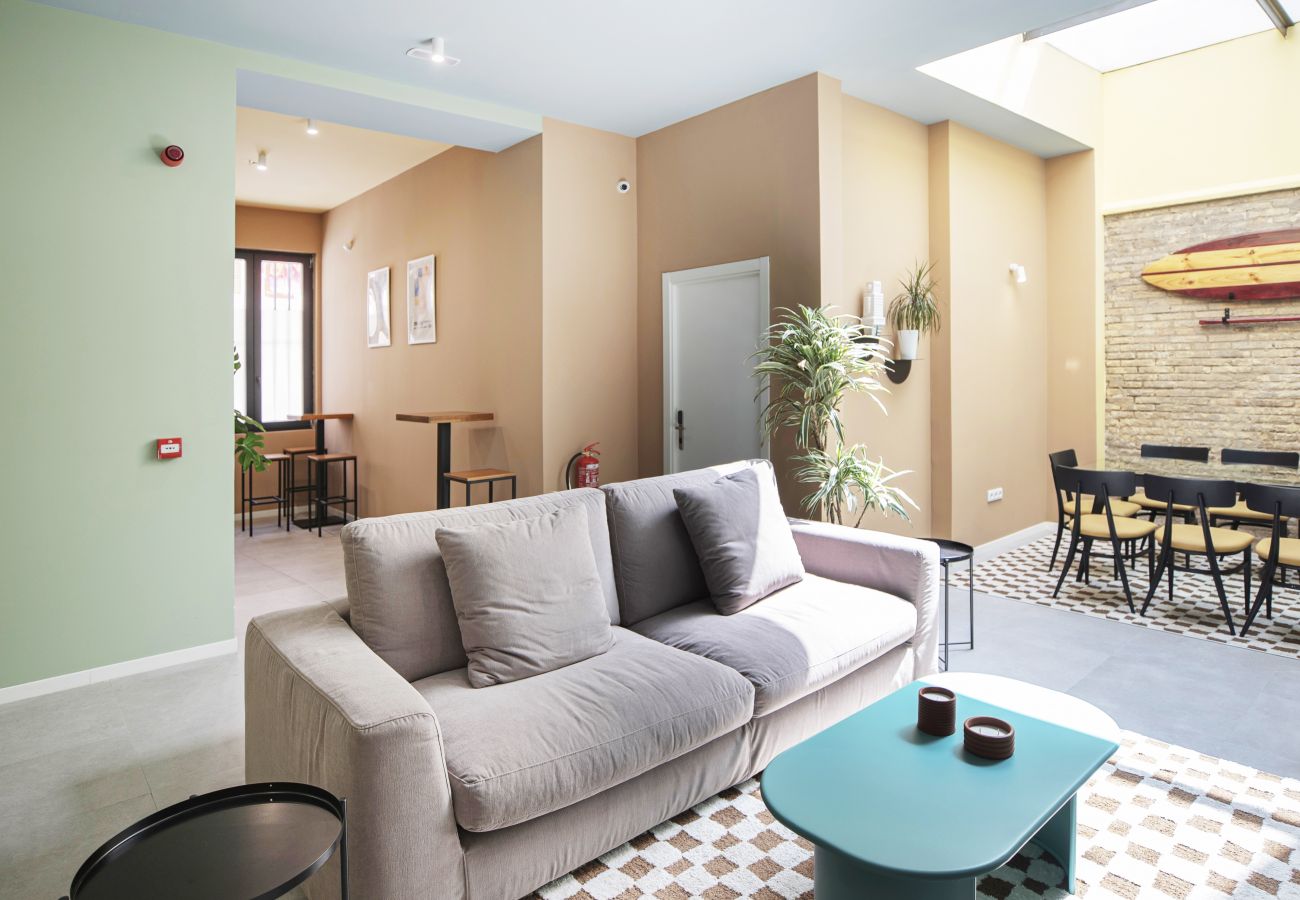 Rent by room in Valencia / València - NEW renovated room in Malvarrosa Beach (No A/C)