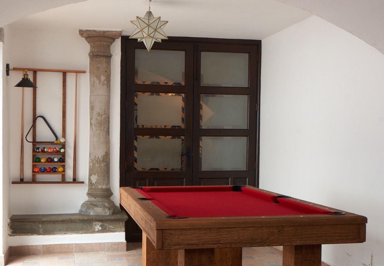 House in Ciudad de México - Incredible luxury house with 6 bedrooms, billiards and design features
