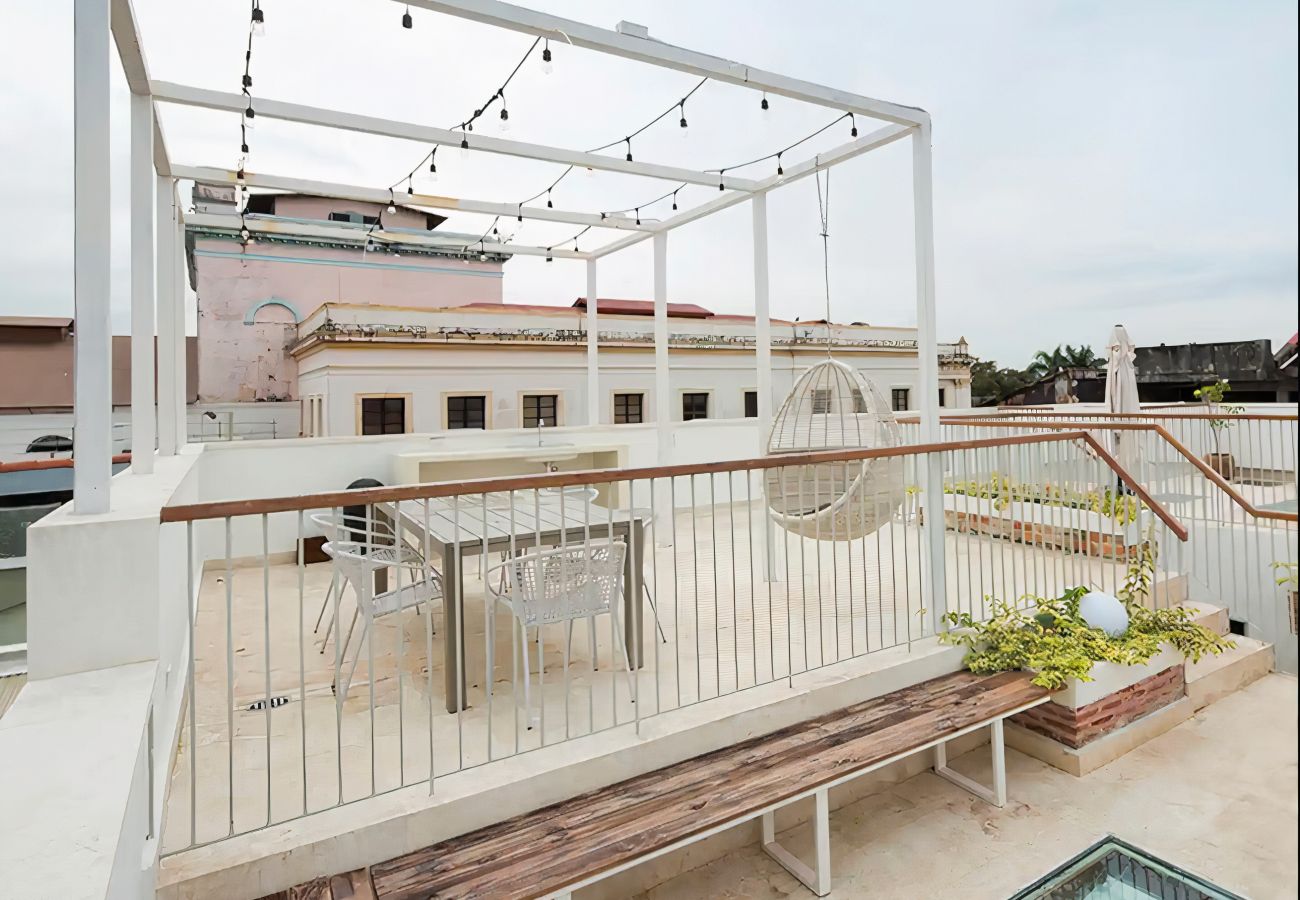 Apartment in Ciudad de Panamá - Rooftop Private Terrace + Spacious 1BR @CascoViejo