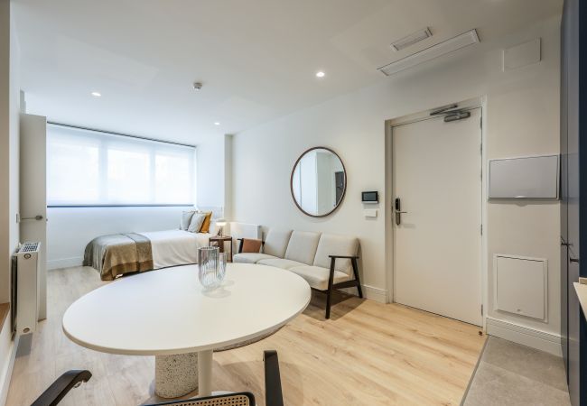Aparthotel in Madrid - Modern studio near the Royal Palace 01