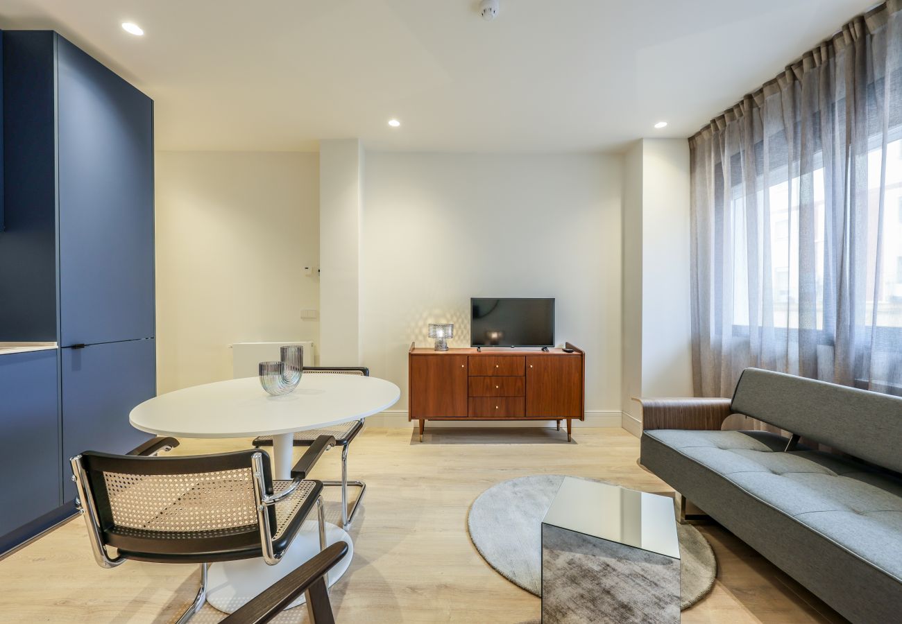 Apartment in Madrid - Modern apartment near the Royal Palace 03