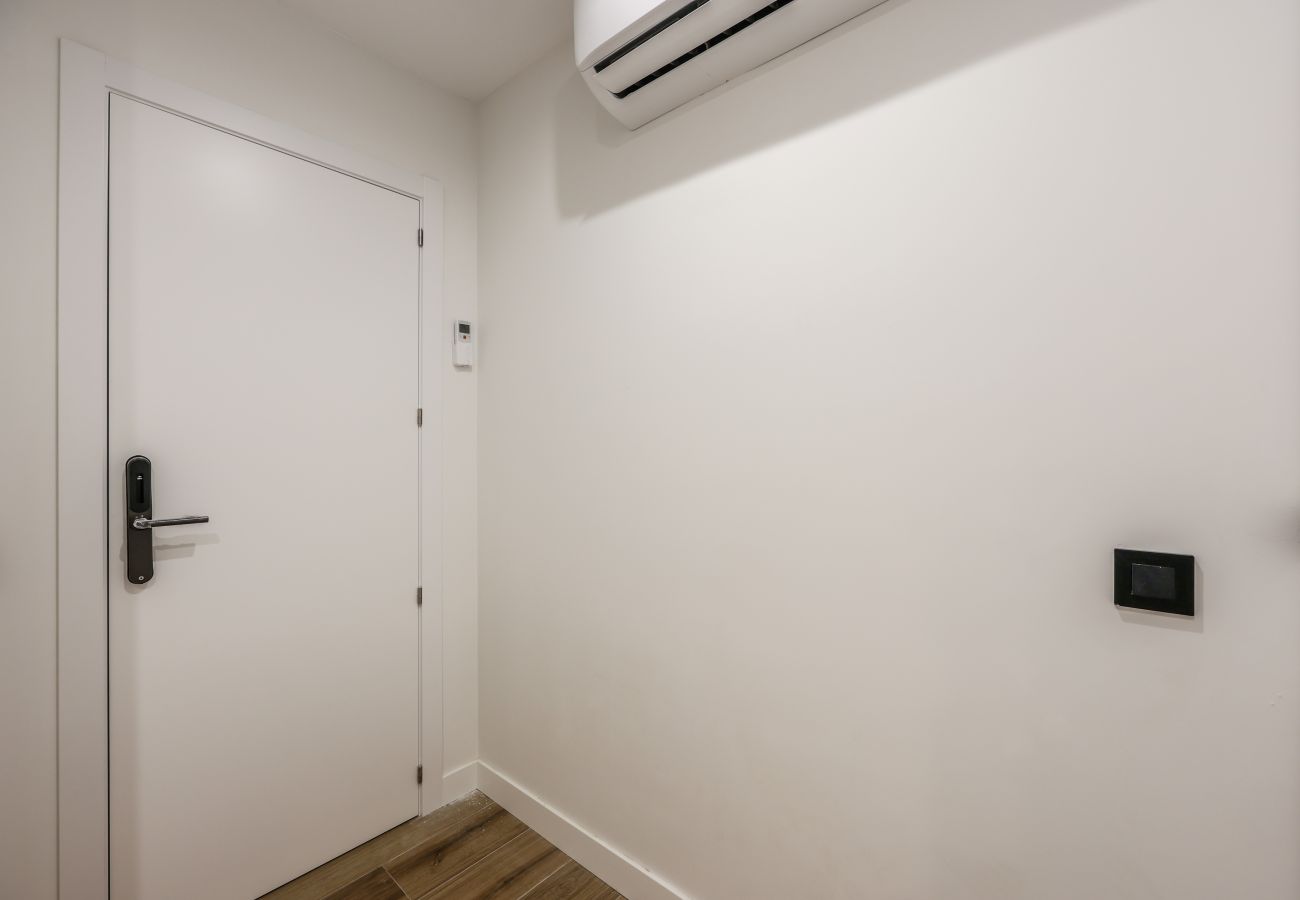 Studio in Madrid - NEW loft one step away from SOL (P1B)